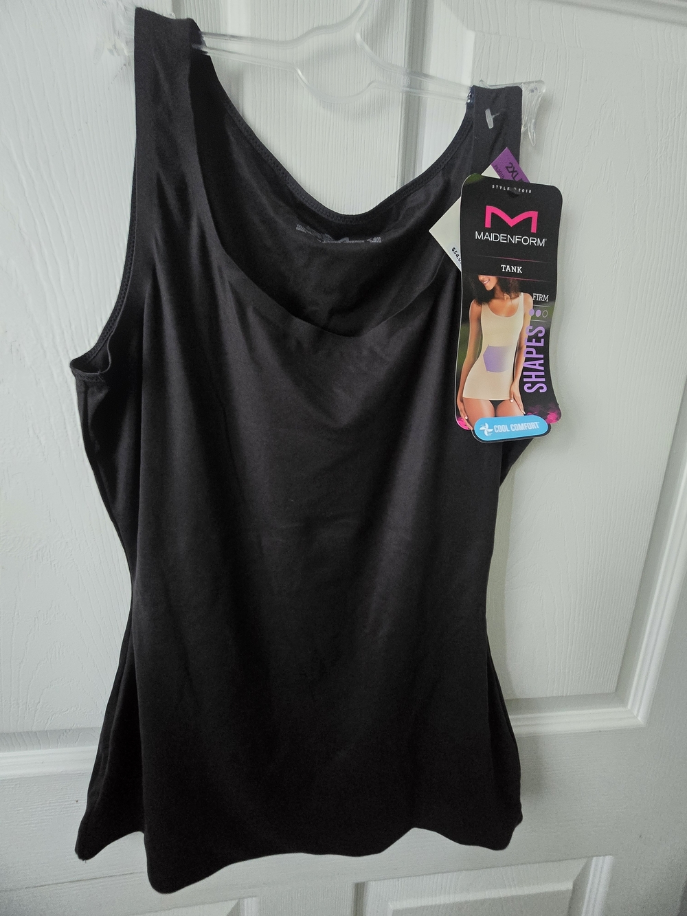 Maidenform Black Shaping Tank Top with Scoop Neck